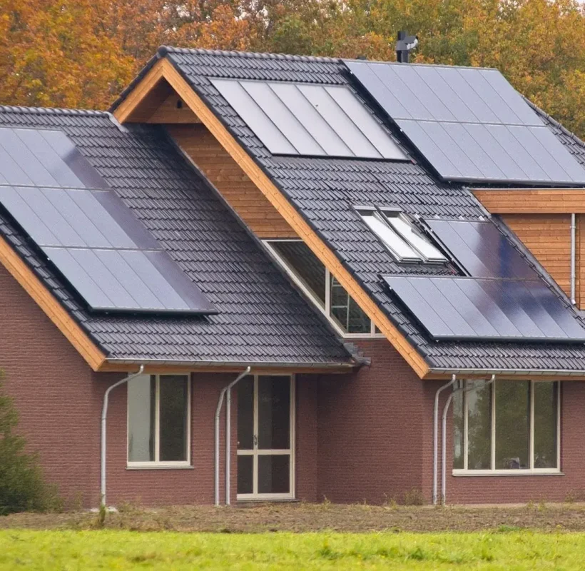 Vivienda Residencial con Sistema Solar Fotovoltaico Integrado